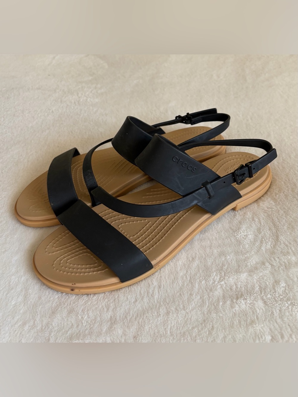 CROCS Women's Black Strap Sandal with Tan Footbed Sz 10